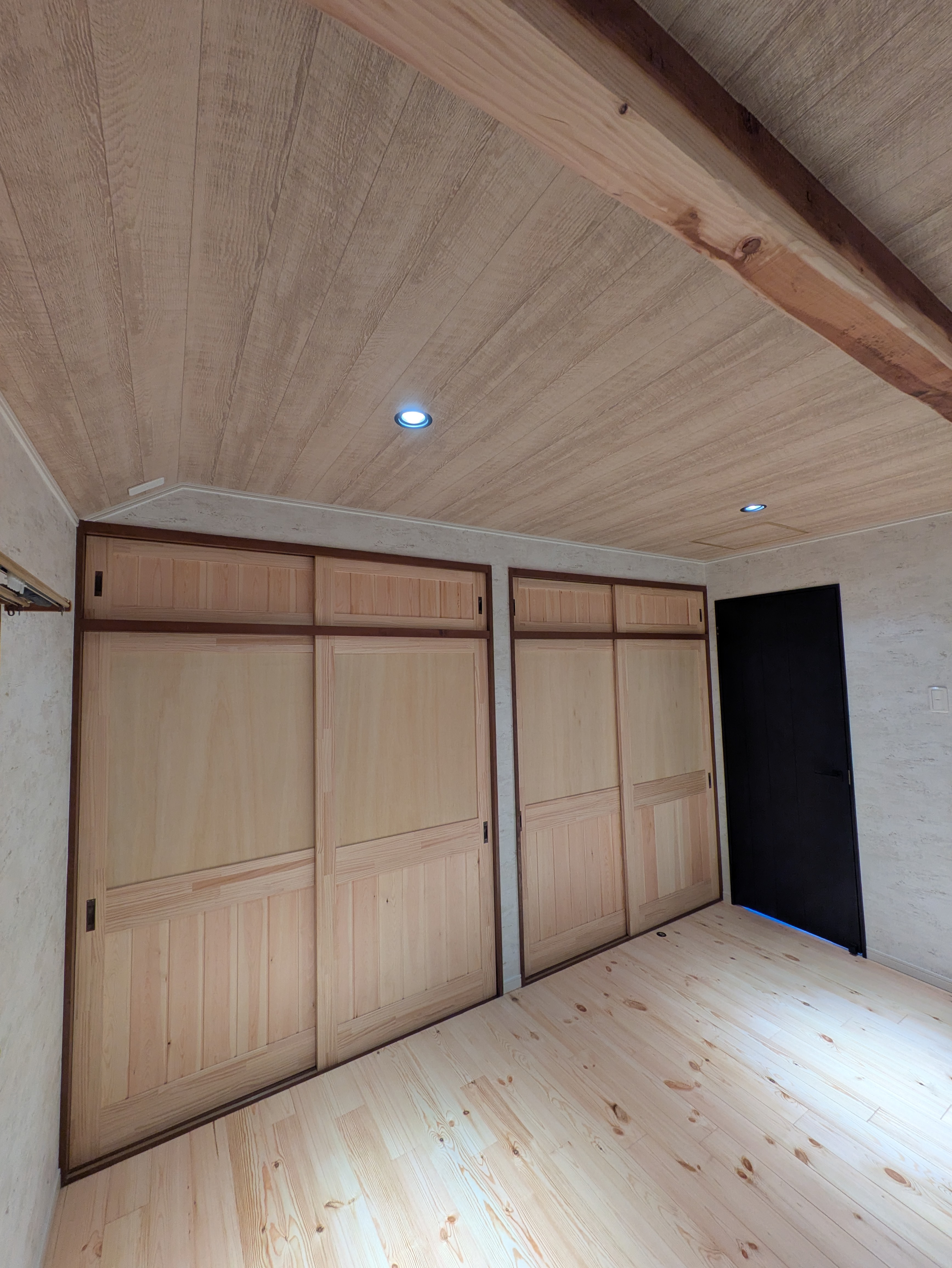 PXL_20251204_024709827